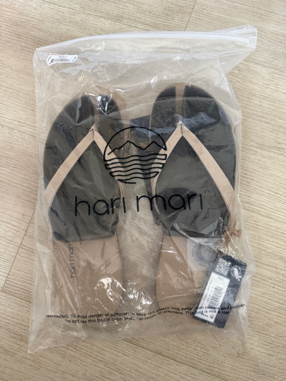 hari mari NWT Women's Sand Flip Flop Sandals